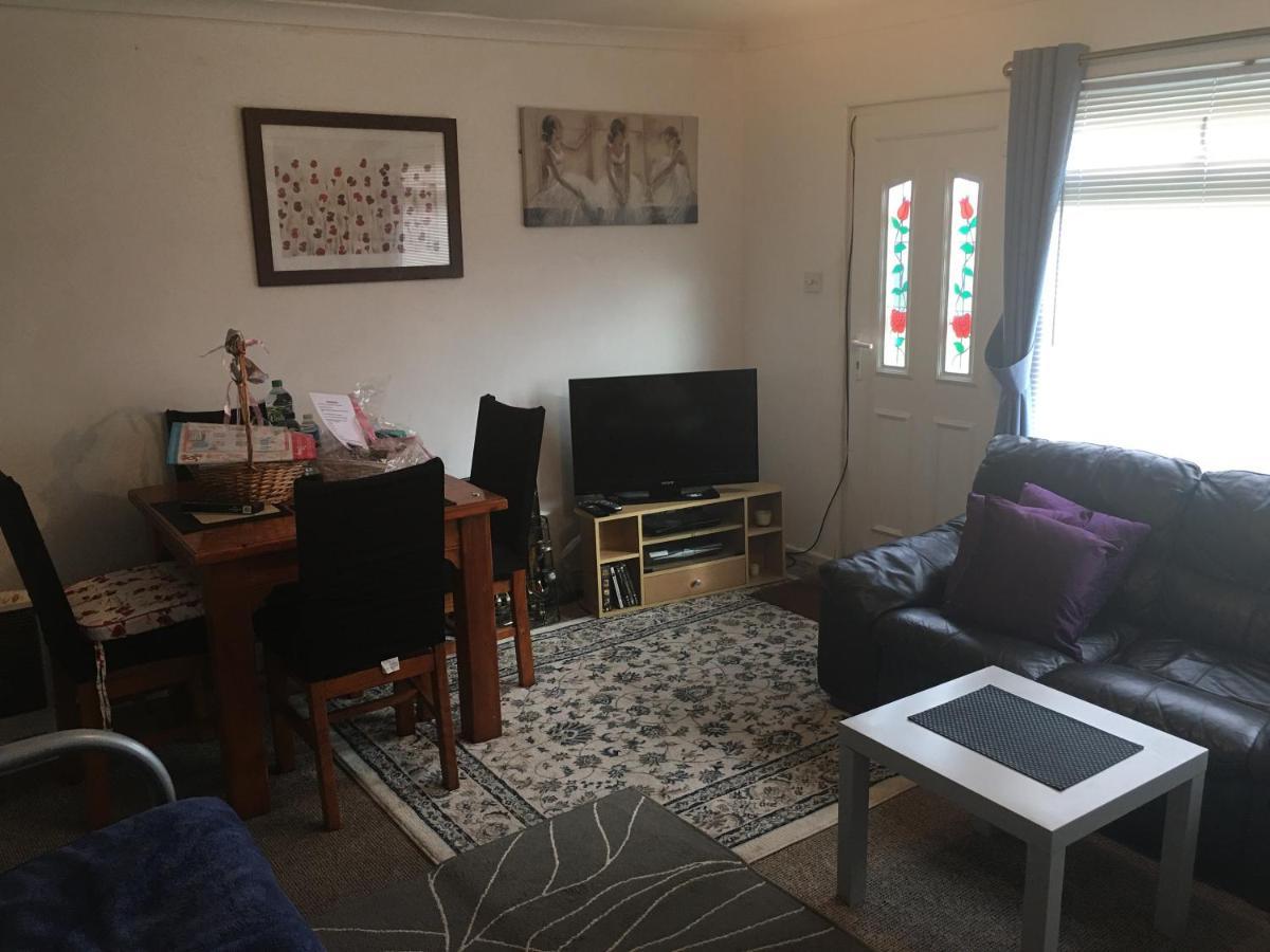 Woodland Views Central Heated Cabin Dartmouth Extérieur photo